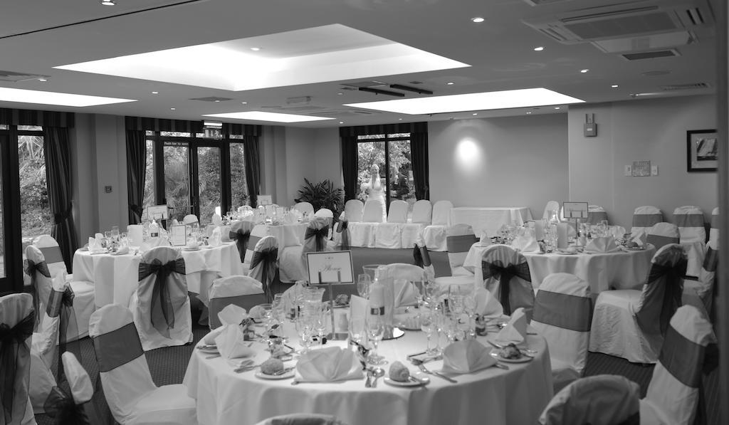Frensham Pond Country House Hotel & Spa 파넘 외부 사진