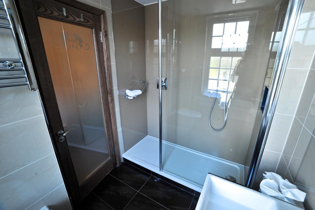Frensham Pond Country House Hotel & Spa 파넘 외부 사진